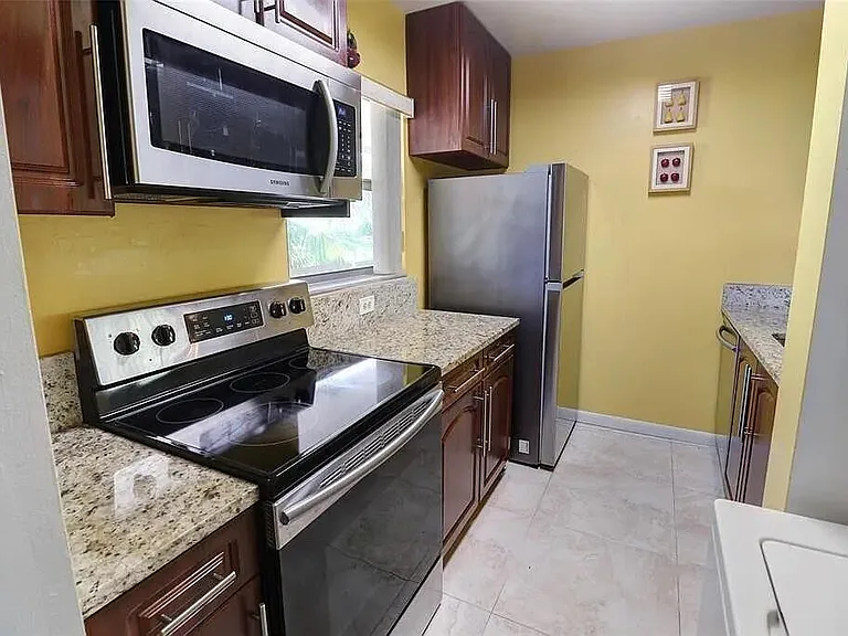 3246 NW 102nd Ter #308-F — Photo 1