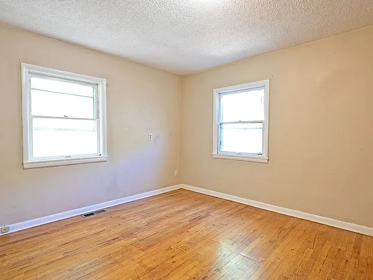 555 Wyoming Ave — Photo 24