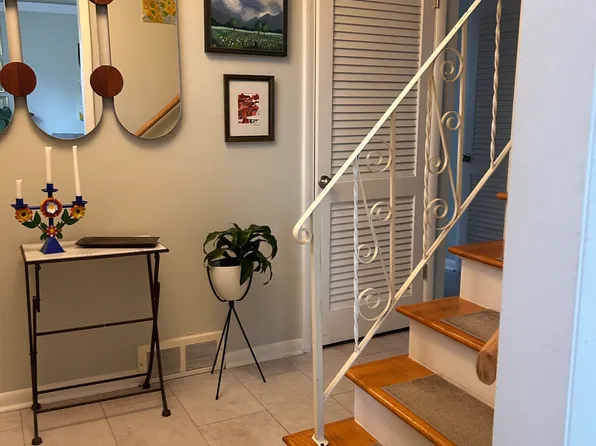 681 Center Dr, Ann Arbor, MI 48103