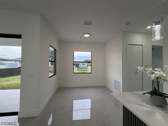5th image of 2510 20th St SW