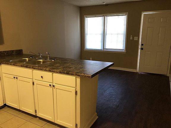 3rd image of 407 Brady Dr APT D