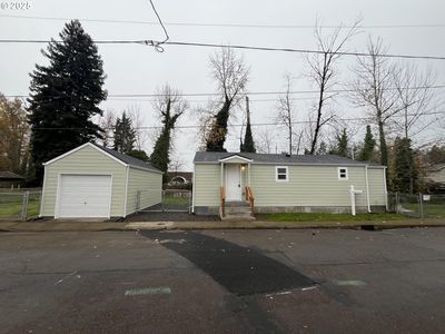 890 25th St SE, Salem, OR, 97301