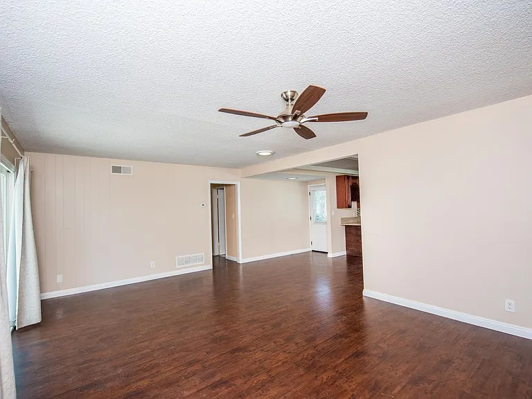 15412 Shasta Ln — Photo 13