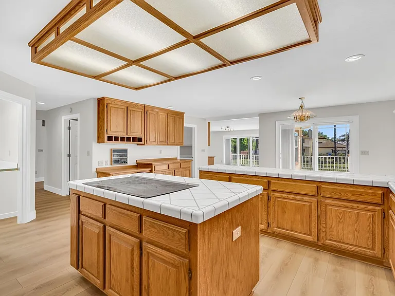 5650 Edgeview Dr — Photo 28