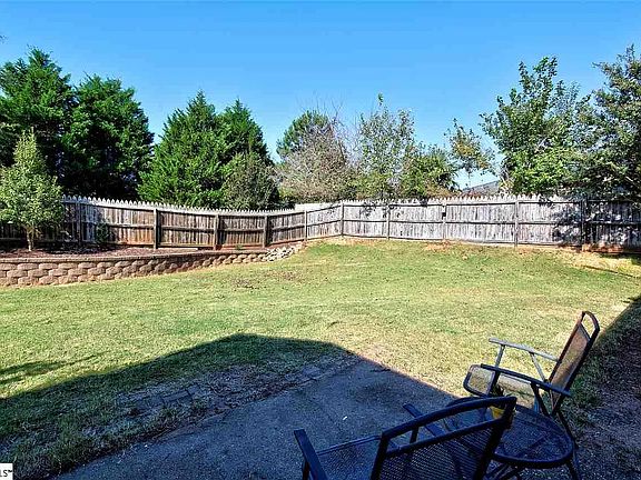 3rd image of 244 Glen Crest Dr