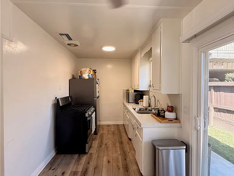 325 La Paloma St — Photo 3