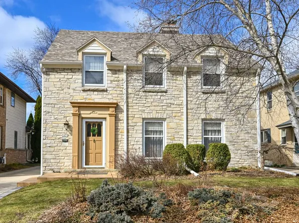 2421 North 88th STREET, Wauwatosa, WI 53226