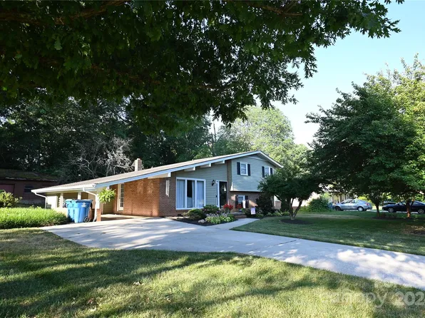 2370 23rd Avenue Dr NE, Hickory, NC 28601