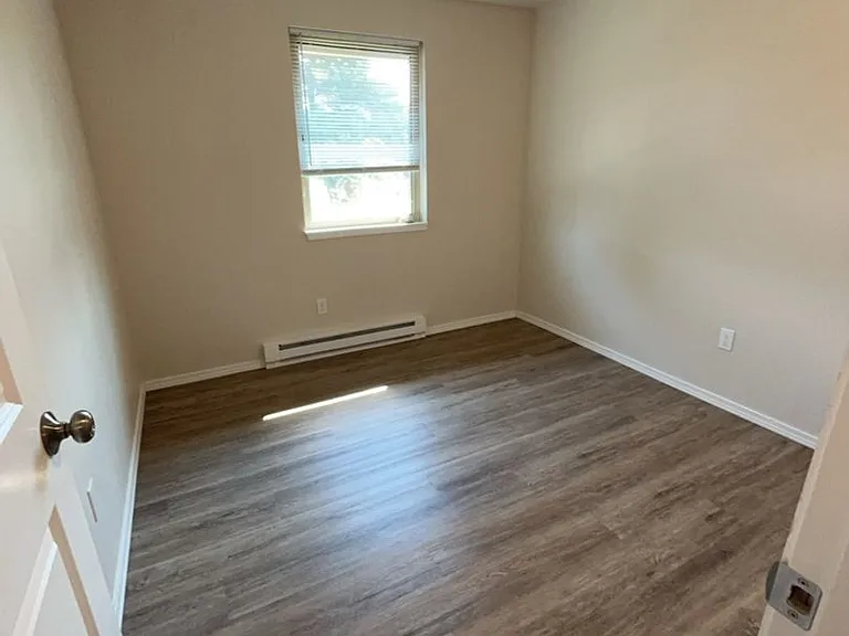 2319 Wilson Ave — Photo 12