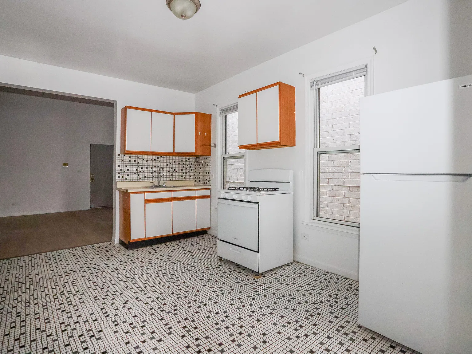 2 bed, 900 sqft, $1,900 — Photo 2