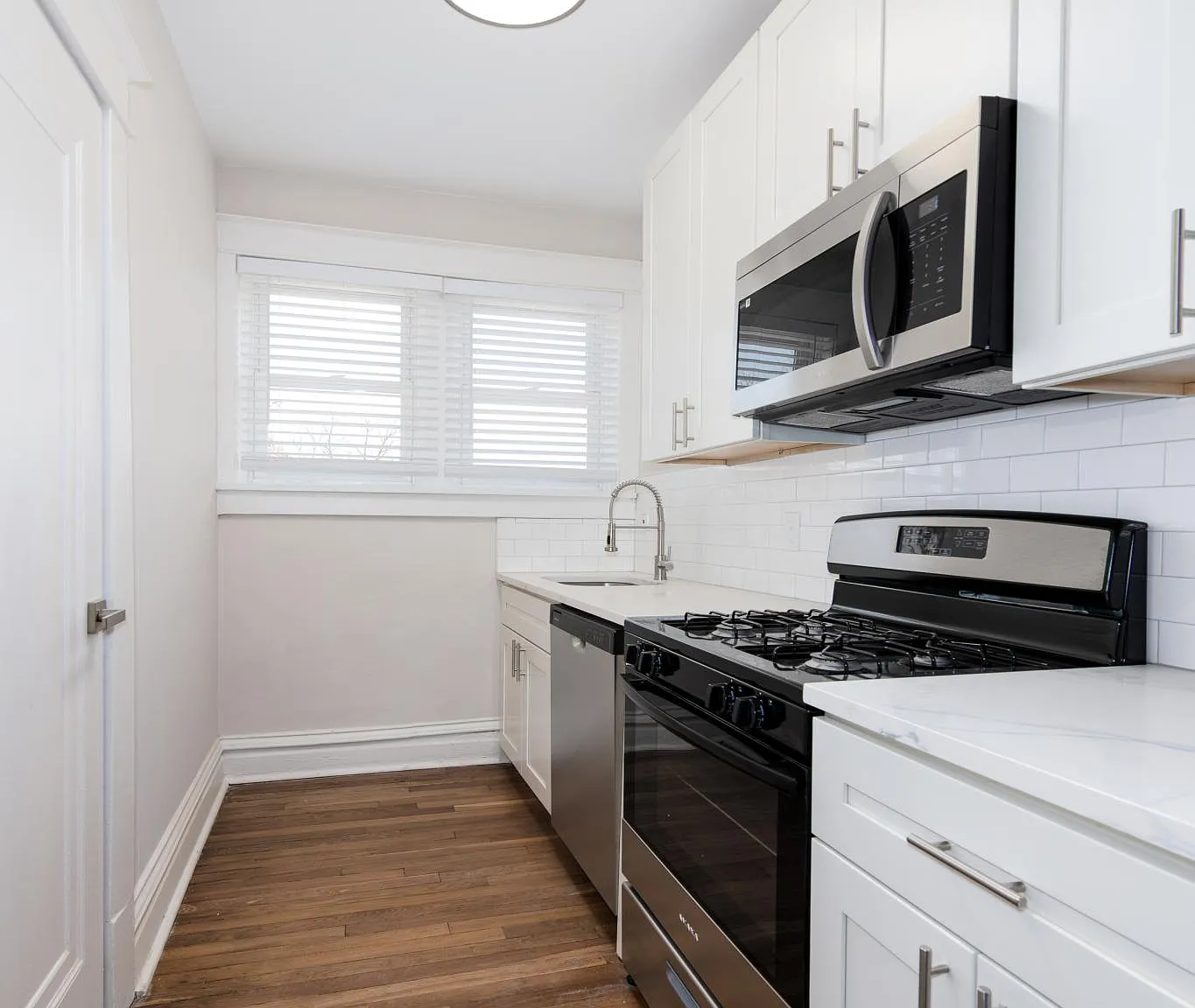 7389 Maple Ave — Photo 4