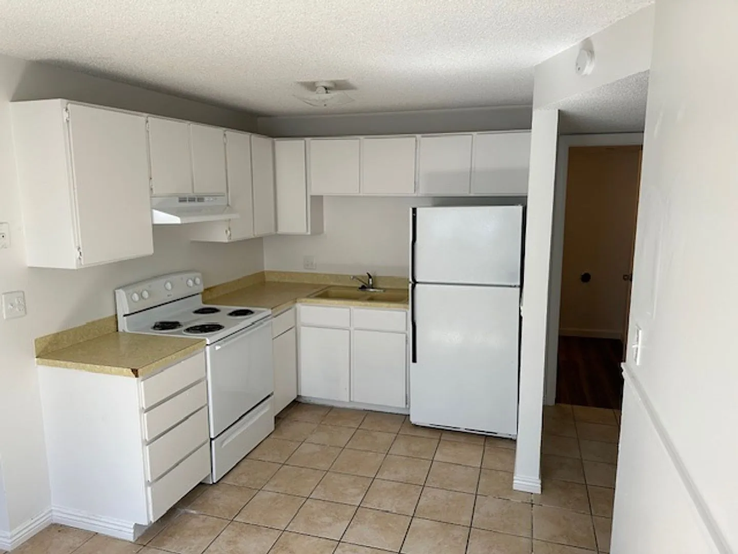 Great Roy Condo — Photo 4