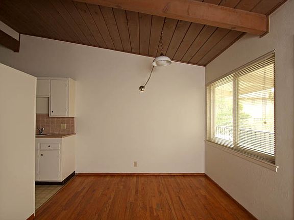 3rd image of 559 Matadero Ave APT 3