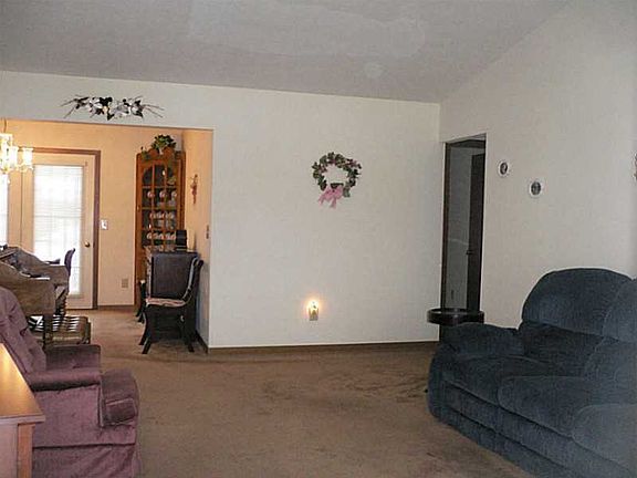 3rd image of 1831 Carol Dr