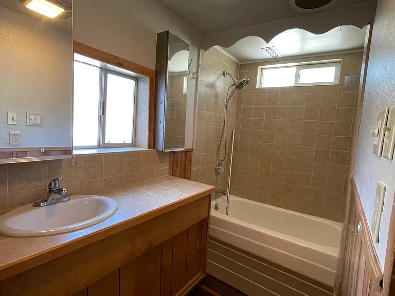 1129 Pleasant Ave — Photo 6