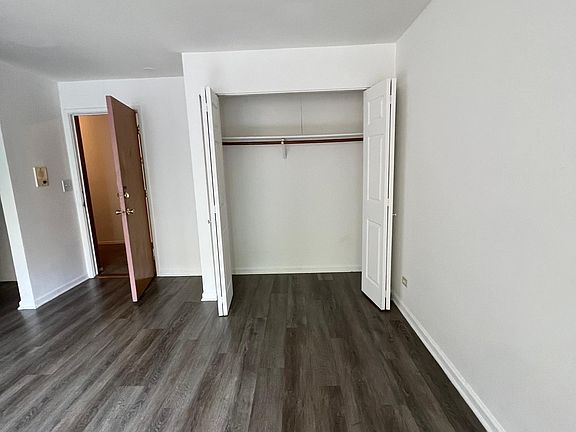 2nd image of 6250 N Kenmore Ave #309
