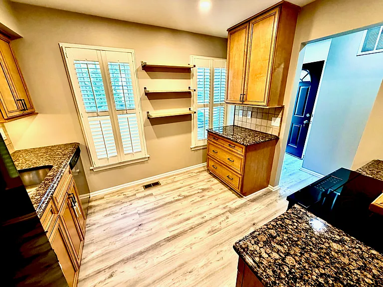 8565 Chester Grove Ct — Photo 3