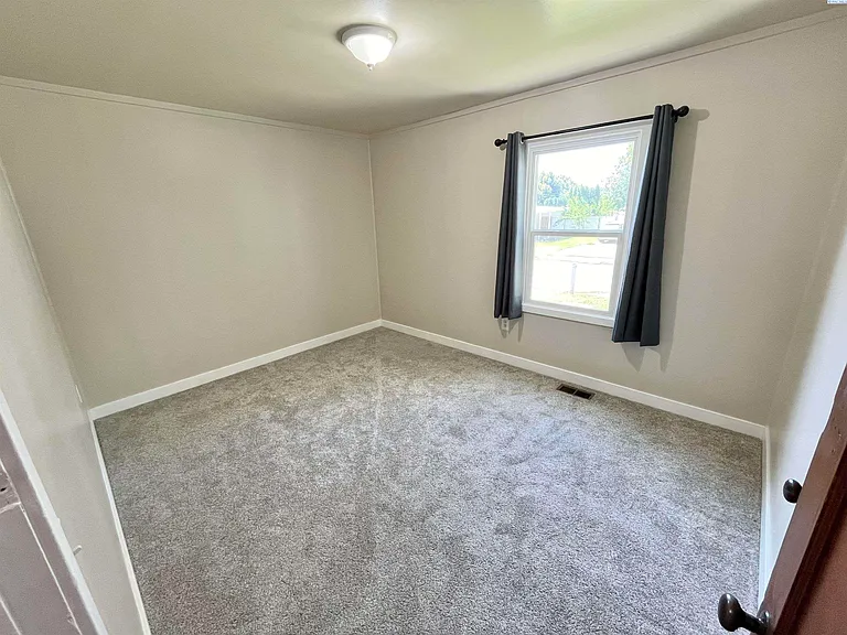 222 Casey Ave — Photo 8