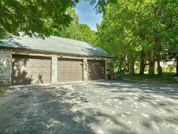 4th image of 560 Van Alstyne Rd