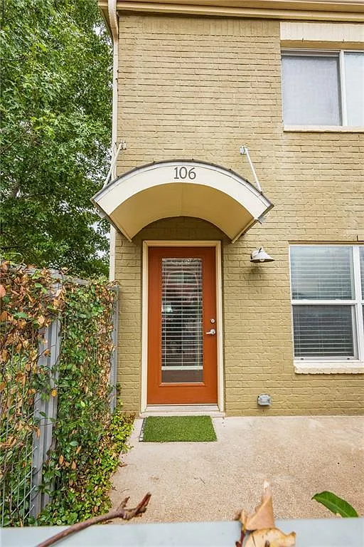 2 bed, 2.5 bath, 1018 sqft, $1,650 — Photo 2