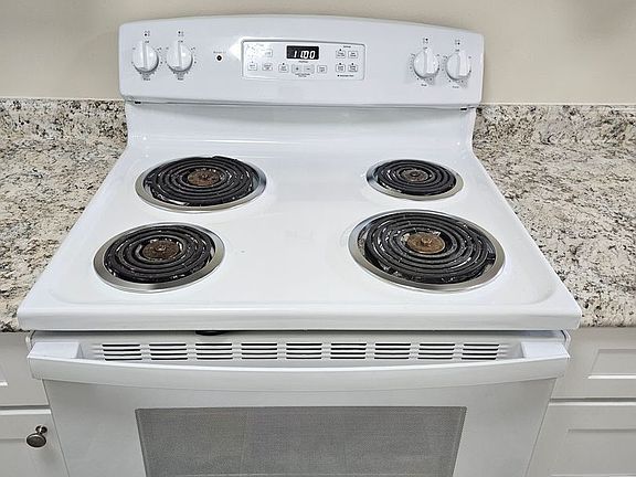 5th image of 410 Redwood Ave APT 4