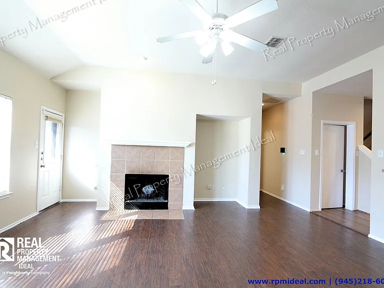 1910 Pin Oak Ln — Photo 13