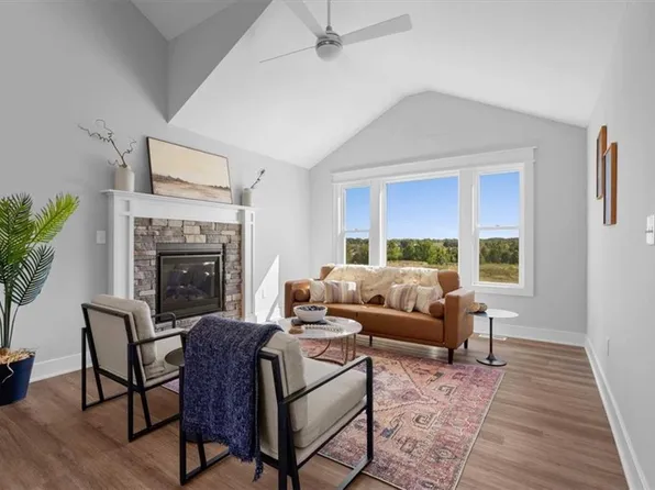 1808 Eagle Dr, Harrisonville, MO 64701