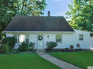 21 Andrew Ln, Levittown, NY 11756