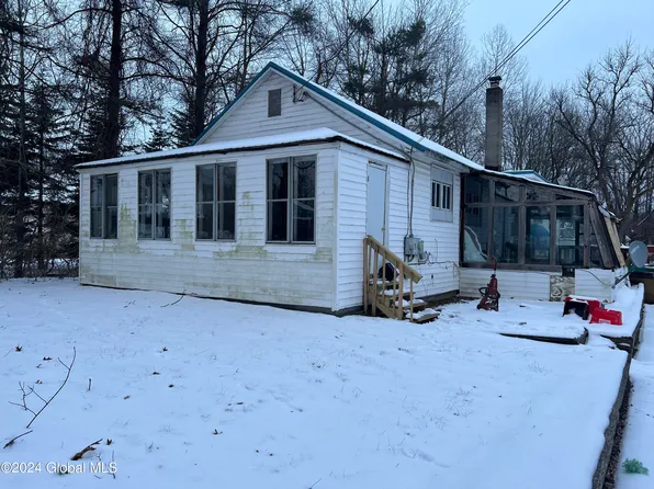 110 Dunsbach Road, Halfmoon, NY 12065