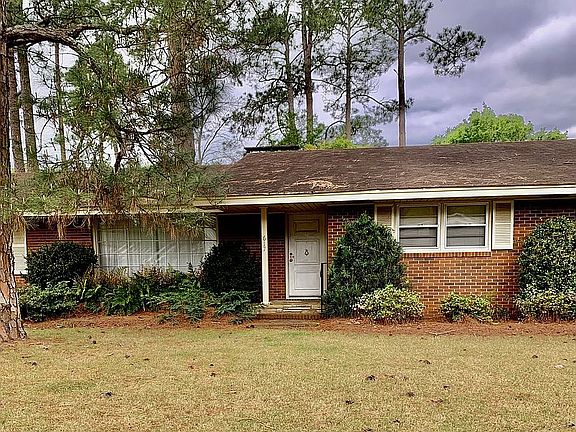 3rd image of 617 Stanton Dr