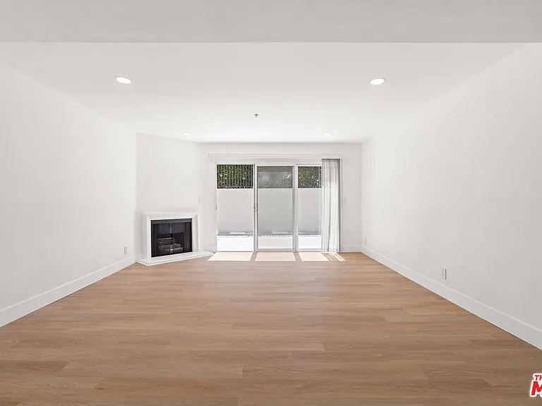 16100 W Sunset Blvd #109 — Photo 6