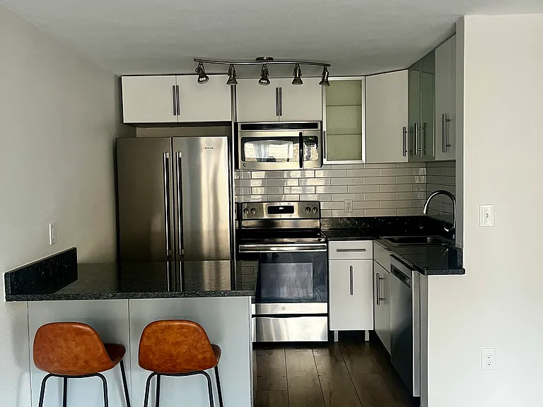 1032 N Clarkson St #303 — Photo 1