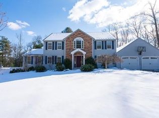 8 Sidney Rd, Sturbridge, MA 01566