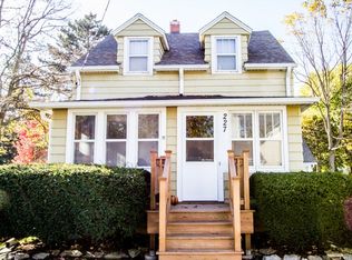 227 N Cross St, Sycamore, IL 60178