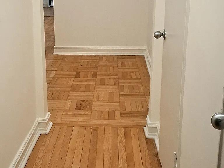 235 E 46th St #5E — Photo 5