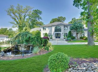 1 Old Farm Rd, Oakhurst, NJ 07755