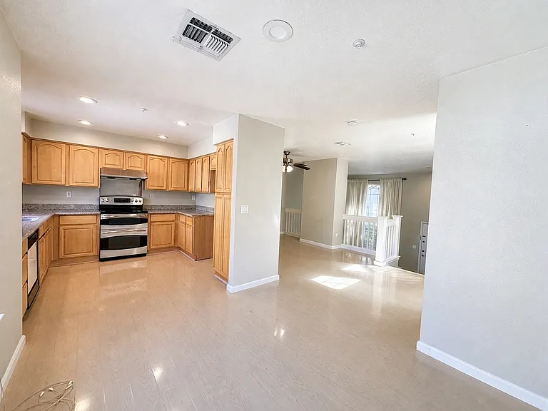5000 Starling St — Photo 8