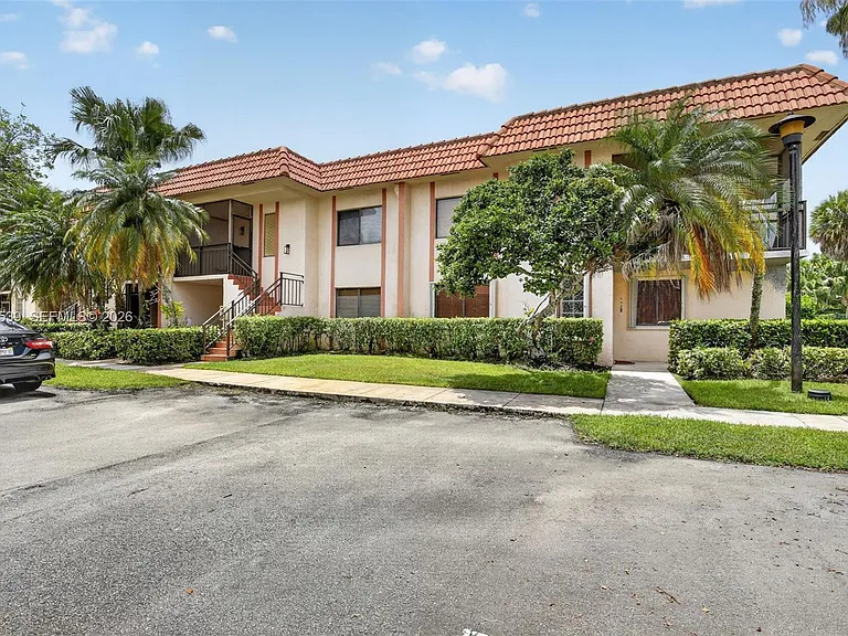 359 Lakeview Dr #102 — Photo 35