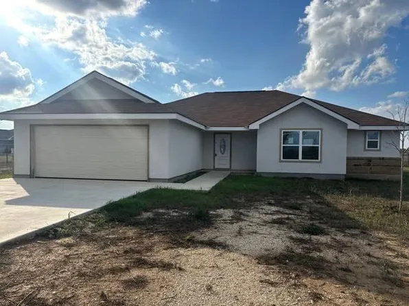 2519 County Road 5710, Devine, TX 78016