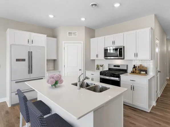 154 Snowdrop Trl, Waconia, MN 55387