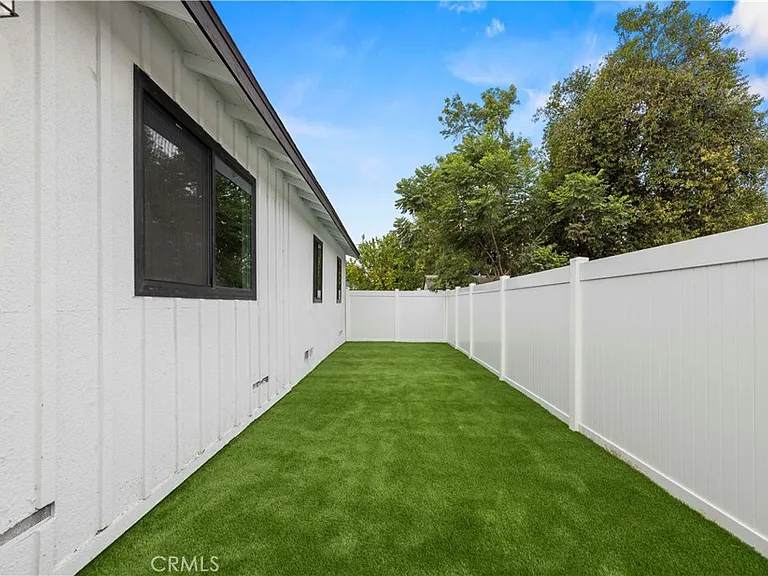 7108 Quakertown Ave — Photo 22