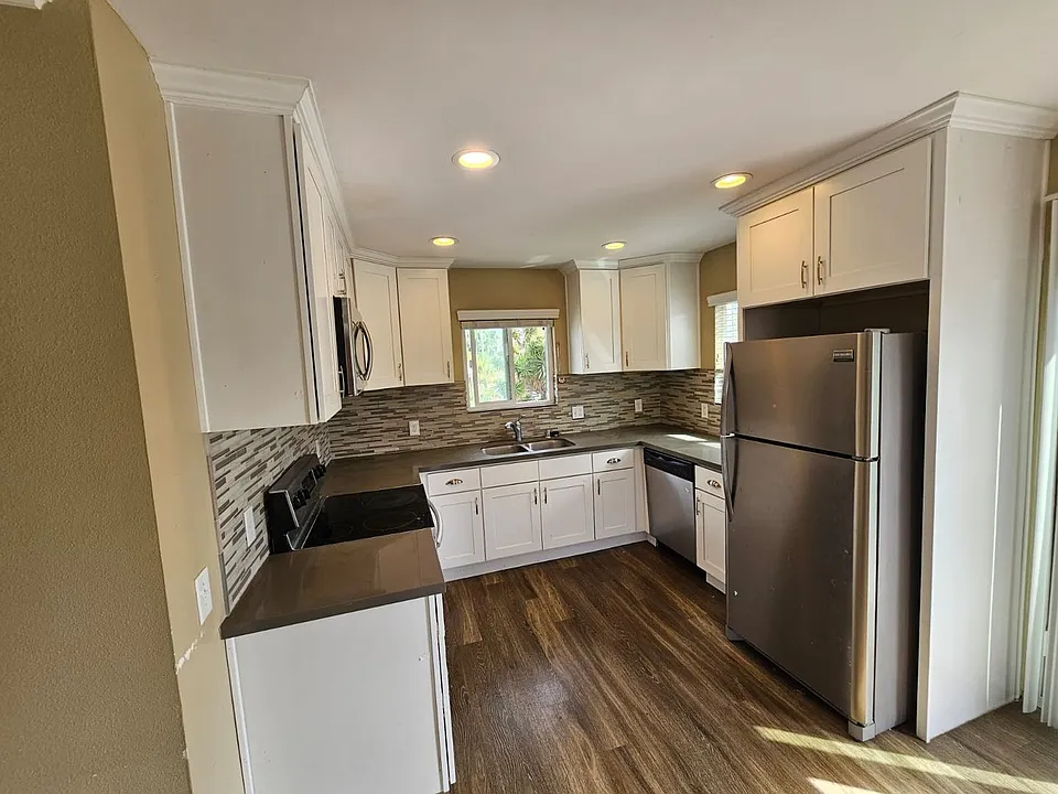 3674 Villa Terrace