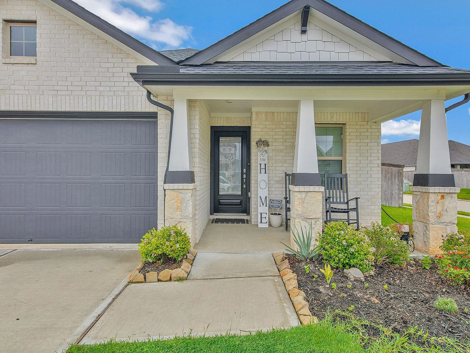 4 bed, 2.0 bath, 1834 sqft, $2,600 — Photo 3