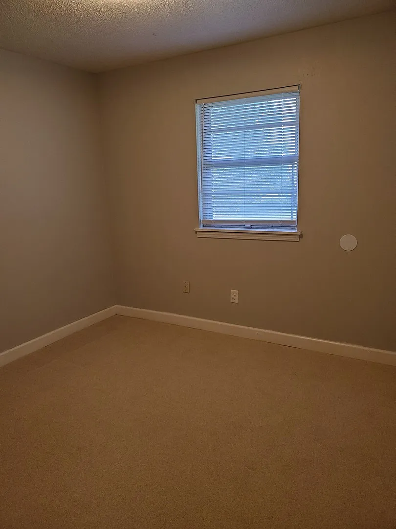 741 Demaret — Photo 2