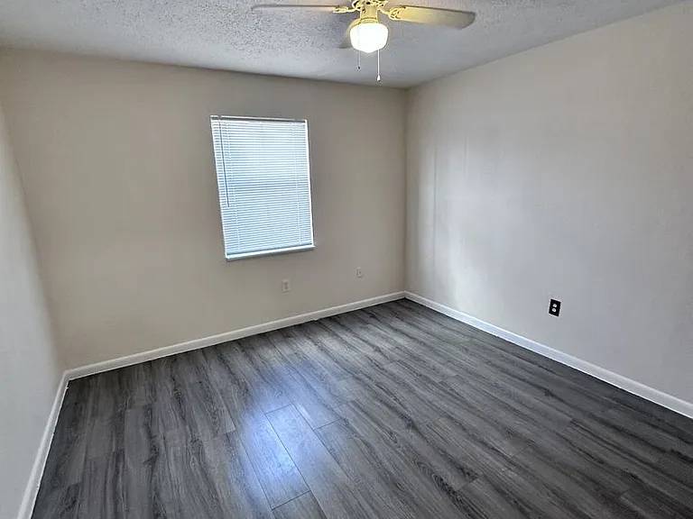 1944 Sunset Pl — Photo 25