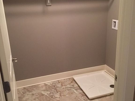 5th image of 2972 Creekside Ct