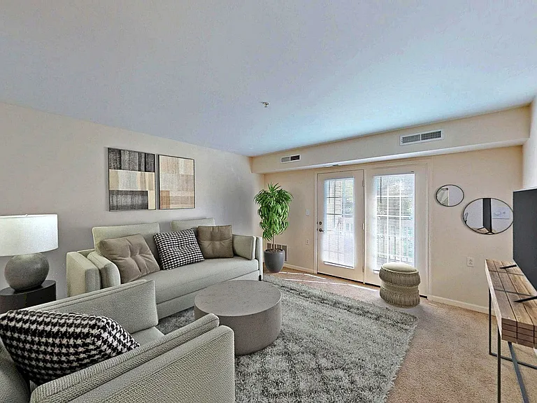 2730 N Forest Rd — Photo 25