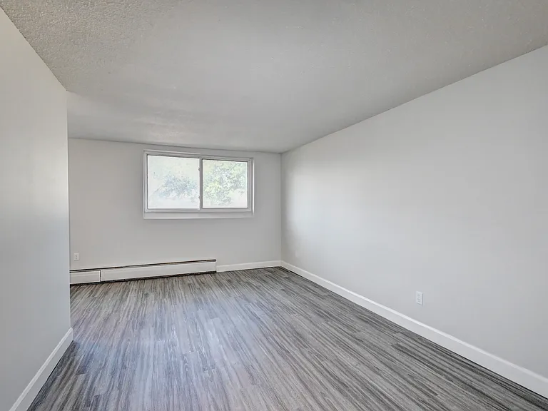 148 Hincks St — Photo 7