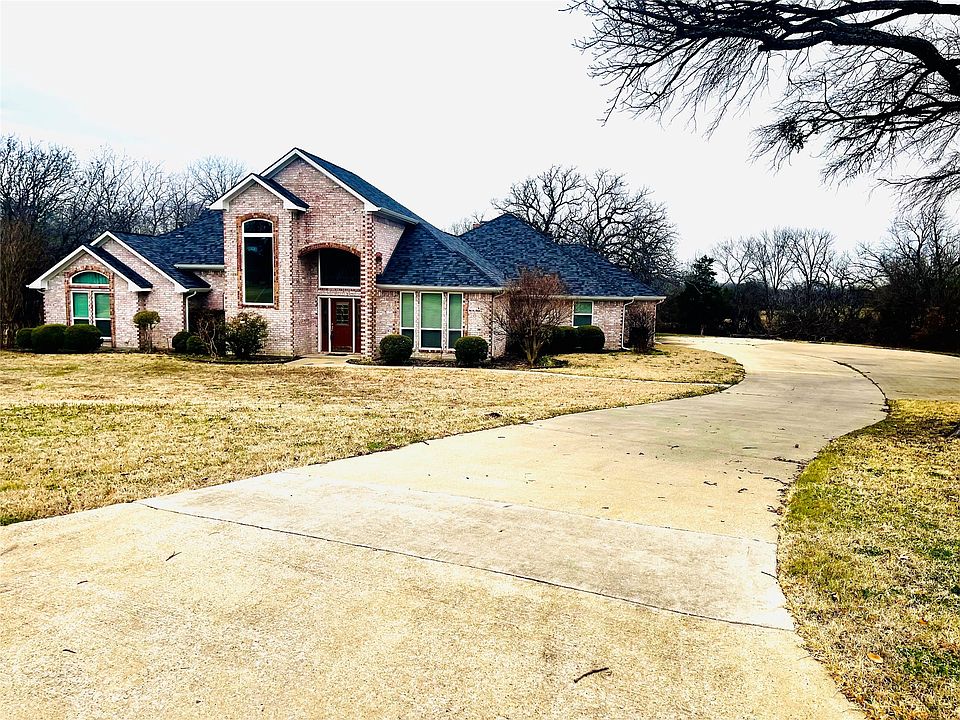 1st image of 1415 Red Oak Cir