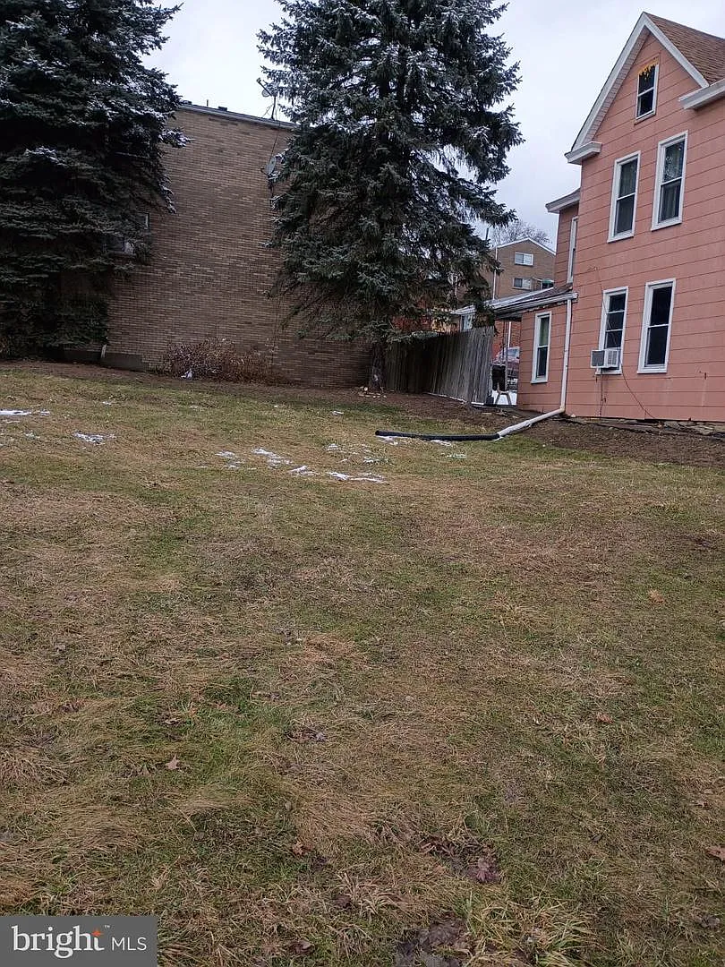 900 Josephine St photo 1